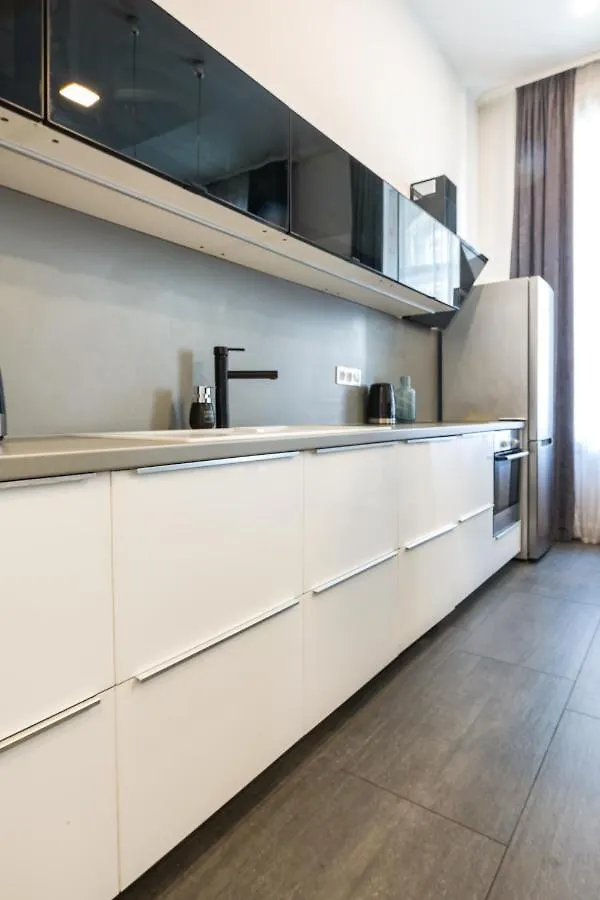 Luxury Nova Home Next To The New York Cafe Budapest Apartment