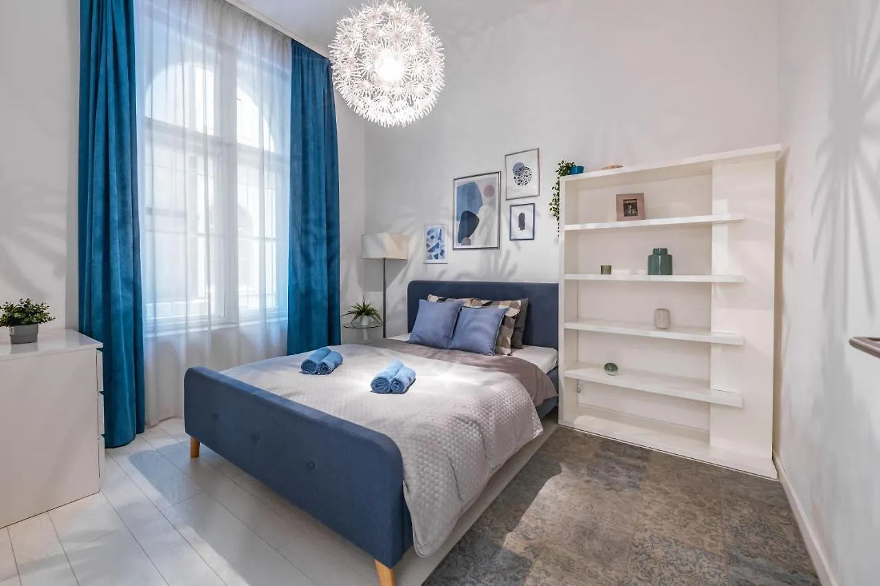 Apartment Luxury Nova Home Next To The New York Cafe Budapest