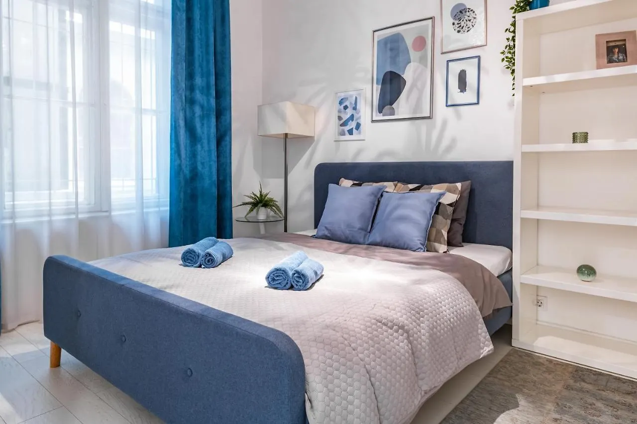 Luxury Nova Home Next To The New York Cafe Budapest